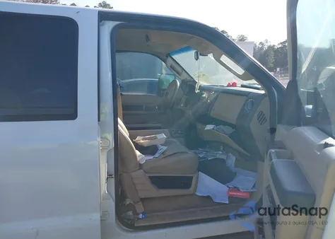 2008 Ford F-250 Lariat z USA, uszkodzony, nr VIN 1FTSW21R18EB46955